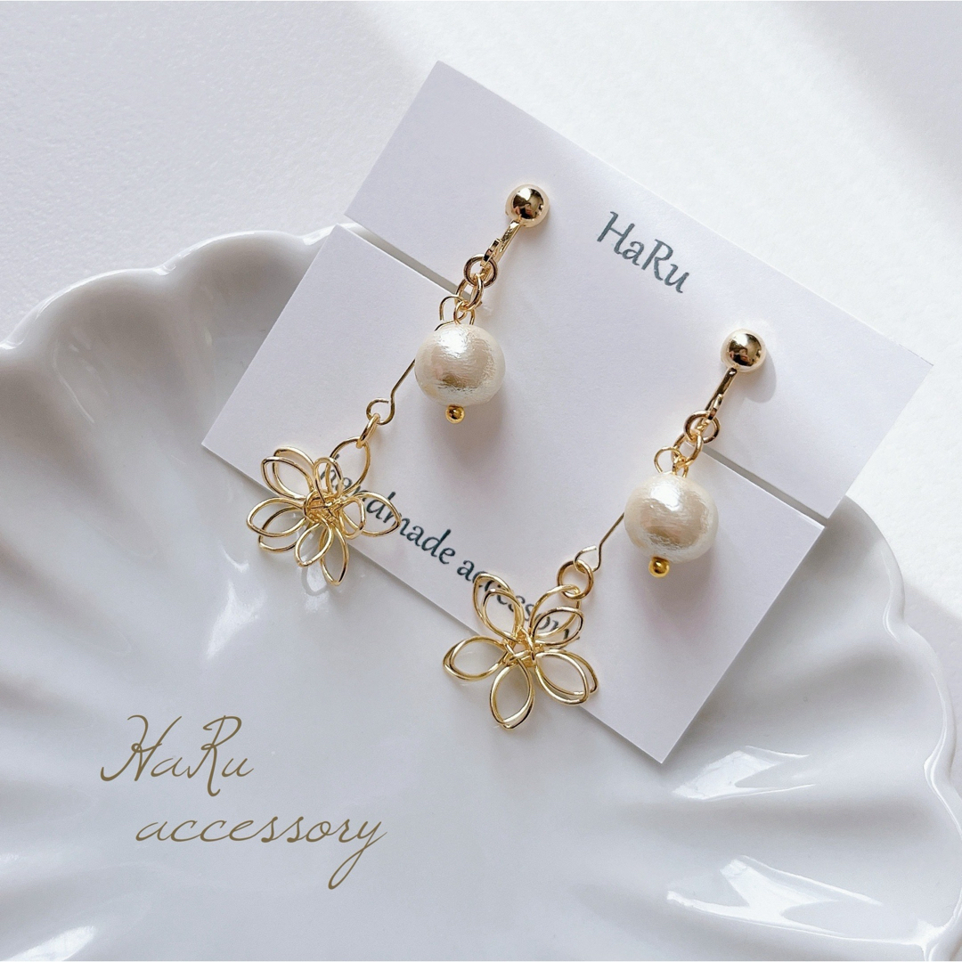 【 a3 】ワイヤーフラワー コットンパール ハンドメイドピアスorイヤリング ハンドメイドのアクセサリー(ピアス)の商品写真