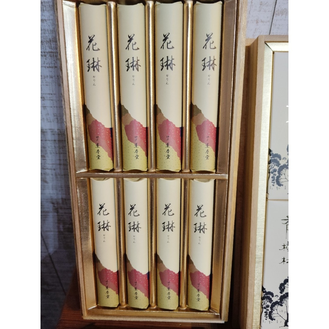 新品　未使用品　桐箱入　線香、ろうそくセット　　　詰め合わせ　定価7000円以上 コスメ/美容のリラクゼーション(お香/香炉)の商品写真