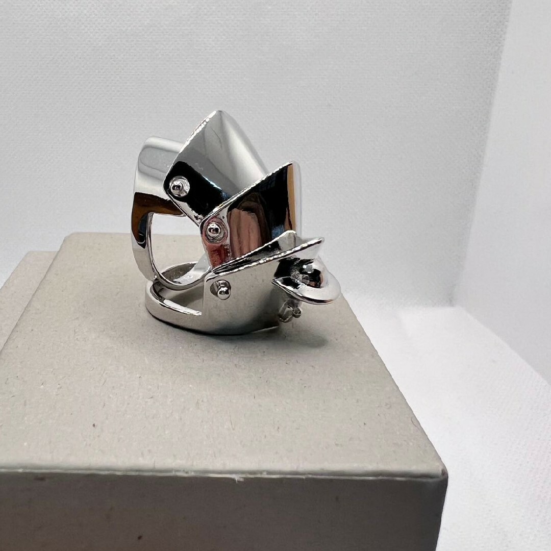 Vivienne Westwood(ヴィヴィアンウエストウッド)のヴィヴィアンウエストウッド アーマーリング メンズのアクセサリー(リング(指輪))の商品写真