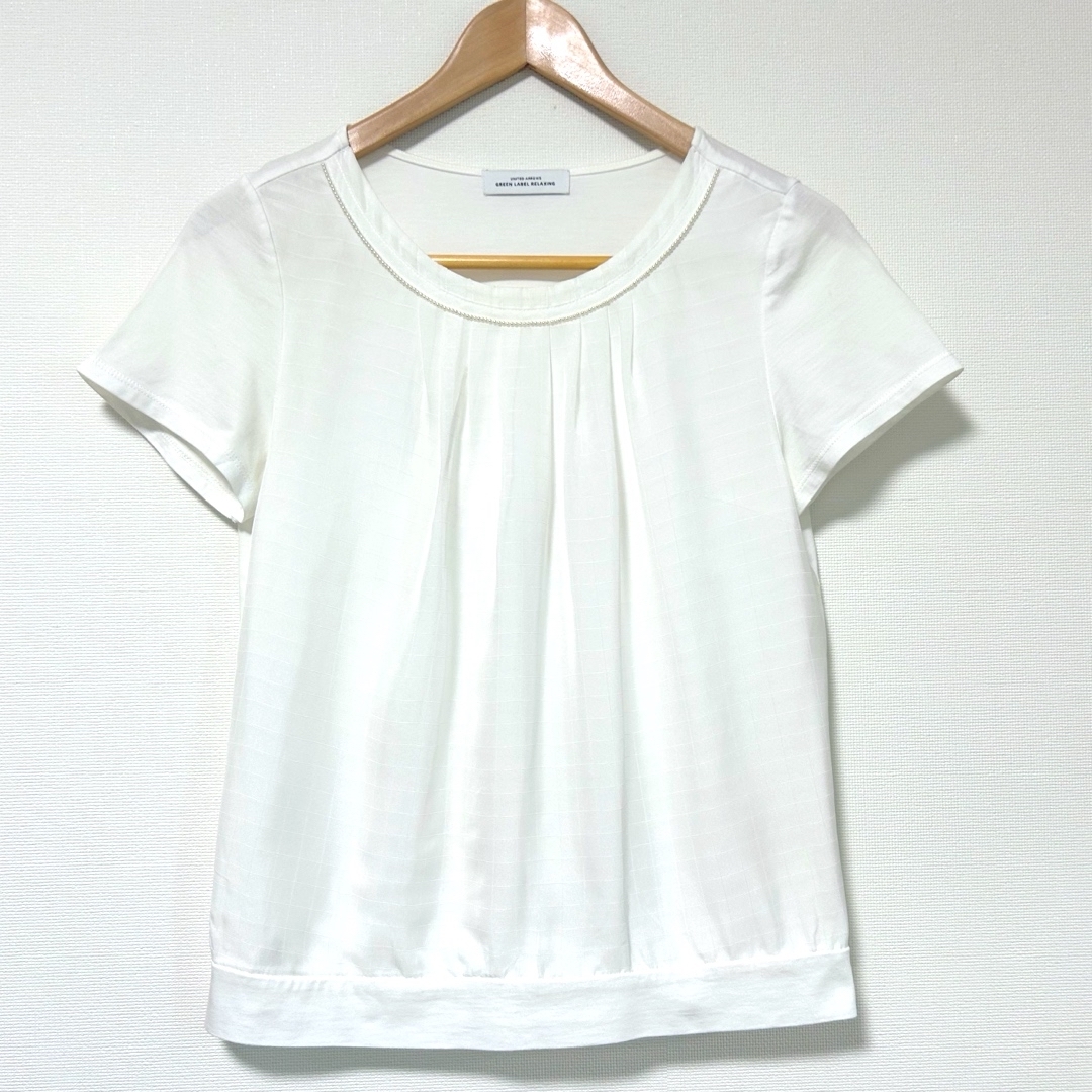 UNITED ARROWS green label relaxing(ユナイテッドアローズグリーンレーベルリラクシング)のグリーンレーベルリラクシング パールビジュー付きシフォンブラウス 半袖 ホワイト レディースのトップス(シャツ/ブラウス(半袖/袖なし))の商品写真