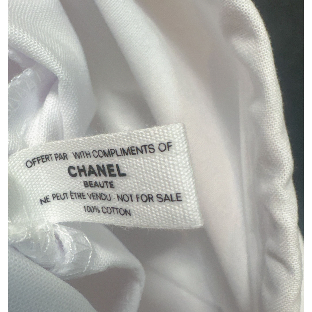 CHANEL(シャネル)の正規品　非売品　シャネルCHANELノベルティ巾着ポーチ　ホワイト レディースのファッション小物(ポーチ)の商品写真