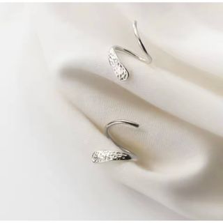 シルバー　ロール　ピアス(ピアス)