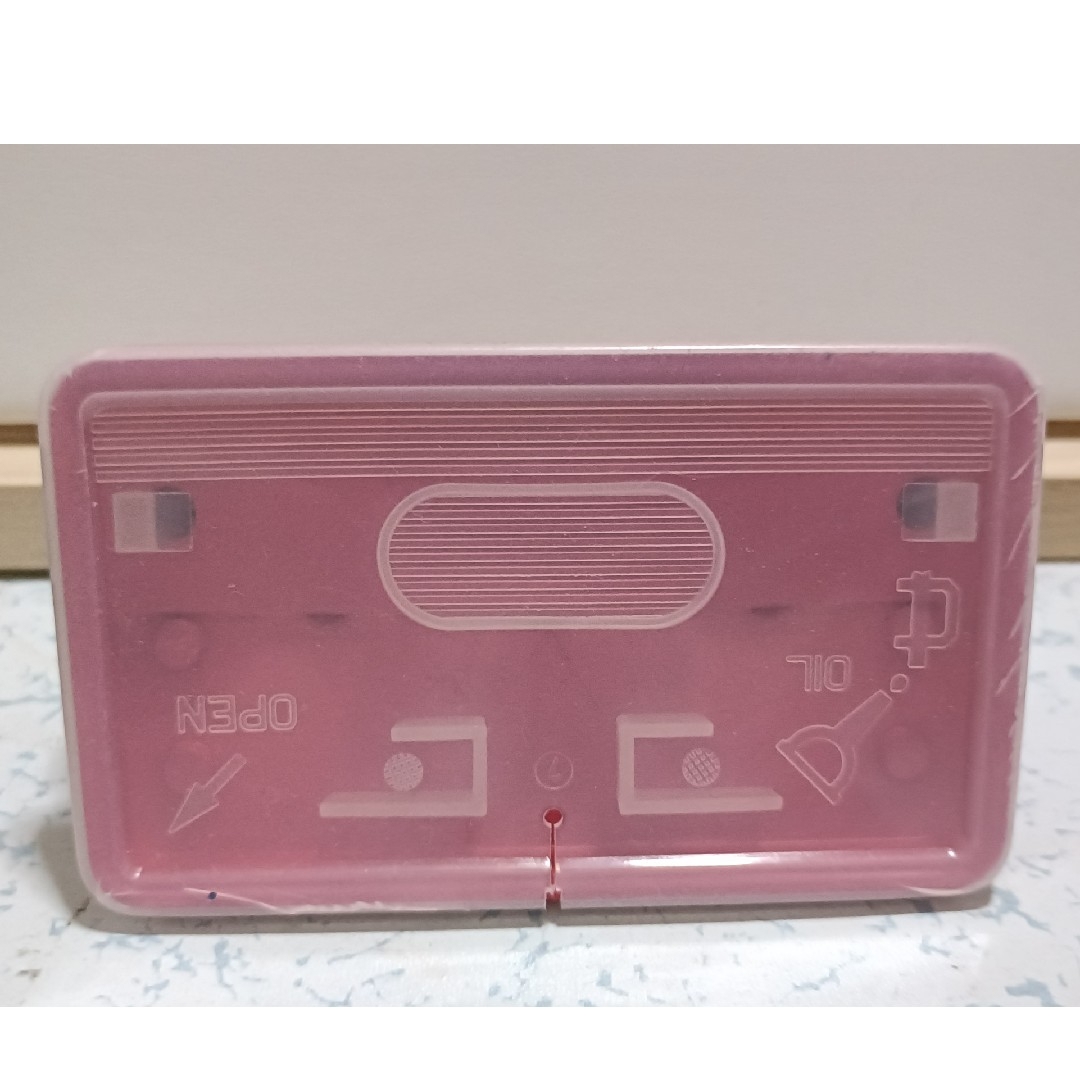 DAISO(ダイソー)のパンチ ピンク ダイソー DAISO 穴あけパンチ インテリア/住まい/日用品の文房具(その他)の商品写真