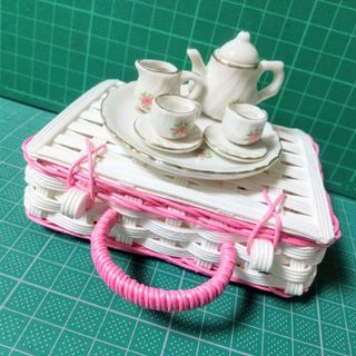 【新品】ドールハウスミニチュアティーセット　ハンドメイドバスケット(白)(ミニチュア)