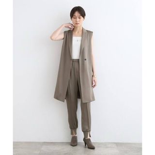 インディヴィ(INDIVI)の定価38940円　美品　INDIVI サテンロングジレ&ワイドパンツ　(ベスト/ジレ)
