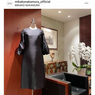 ミカコナカムラ(Mikako Nakamura)のミカコナカムラ　ベルスリーブワンピース36黒　シルクウール　レア商品(ひざ丈ワンピース)