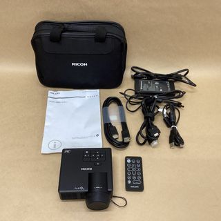 リコー(RICOH)のRICOH モバイルタイプ短焦点LEDプロジェクター PJ WXC1110 600ルーメン D-SUB HDMIケーブル リモコン ソフトケース(プロジェクター)