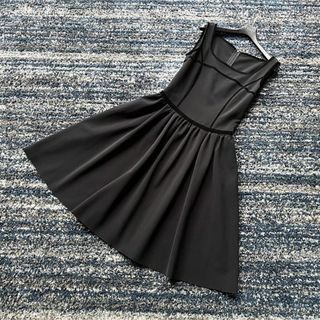 フォクシー(FOXEY)のFOXEY NY 38 ブラック 着やせワンピース(ひざ丈ワンピース)