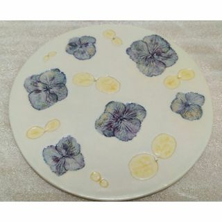 角井理愛さん作品  紫陽花と蝶々(陶芸)