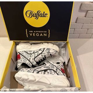 バッファロー(Buffalo)のEU36 他サイズ有り　Buffalo ホワイトグラフィティ　ダッドスニーカー(スニーカー)