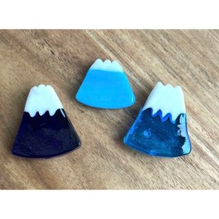 【新品】ガラスの富士山の箸置き(3つ)(カトラリー/箸)