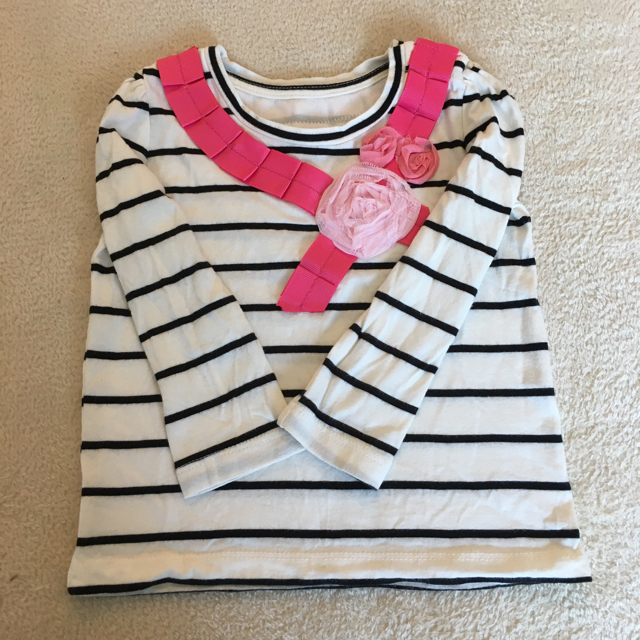 babyGAP(ベビーギャップ)のbaby GAP 女の子  80サイズ 長袖Tシャツ キッズ/ベビー/マタニティのベビー服(~85cm)(Ｔシャツ)の商品写真