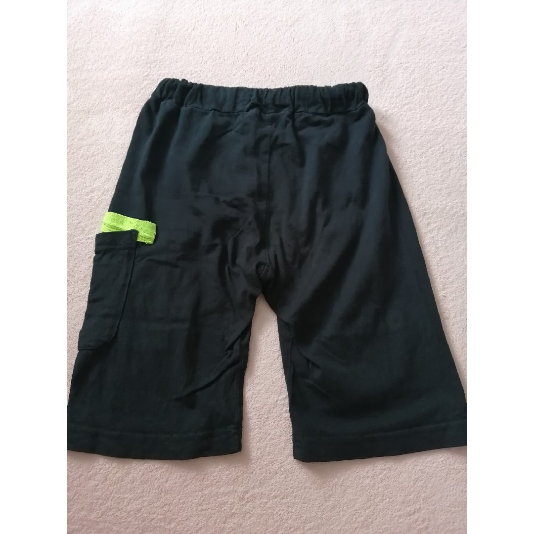 西松屋(ニシマツヤ)のブラック ハーフパンツ 110 キッズ/ベビー/マタニティのキッズ服男の子用(90cm~)(パンツ/スパッツ)の商品写真