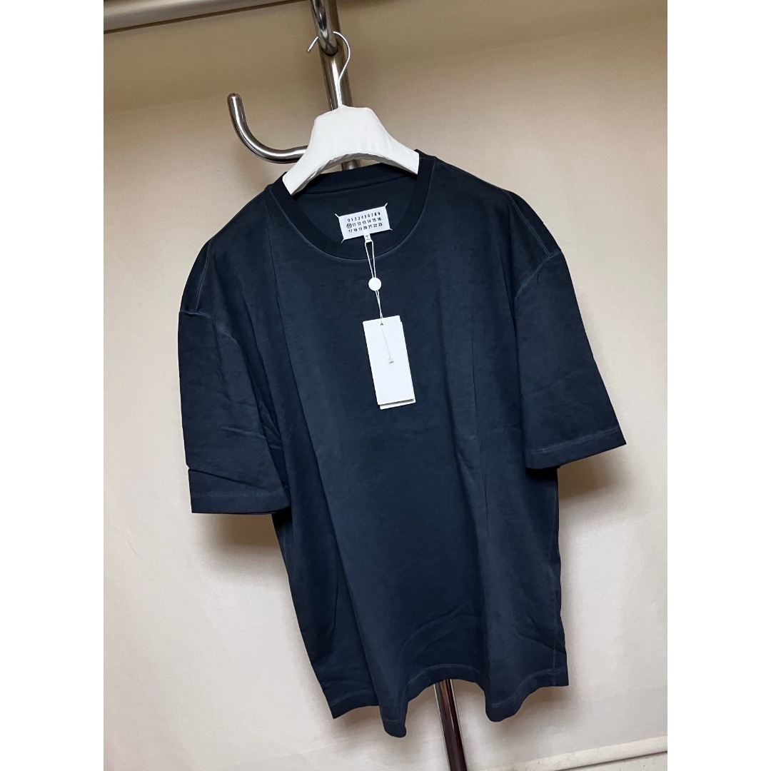 Maison Margiela（旧Maison Martin Margiela）(メゾンマルジェラ)の新品 50 25ss マルジェラ ガーメントダイTシャツ 黒系統 18007 メンズのトップス(Tシャツ/カットソー(半袖/袖なし))の商品写真