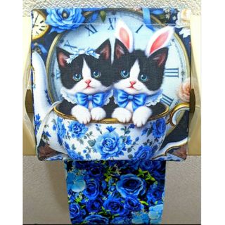 トイレットペーパーホルダー 猫 ハチワレ 動物 雑貨 日用品 収納 花 薔薇 青(インテリア雑貨)