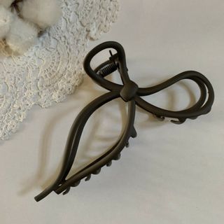 ヘアクリップ リボン バンスクリップ マットカラー イエナ くすみブラック(バレッタ/ヘアクリップ)