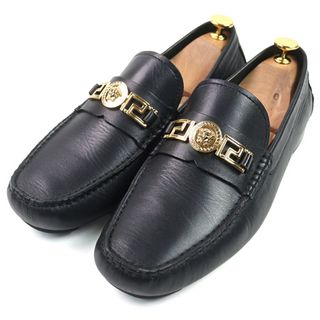 ヴェルサーチ(VERSACE)の【ドンドン見直し】美品○VERSACE ヴェルサーチ レザー メデューサ グレカ ロゴ刻印 ドライビングシューズ ローファー ブラック ゴールド金具 41 保存袋付き メンズ(その他)