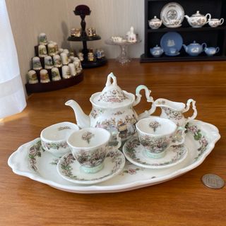 ロイヤルドルトン(Royal Doulton)のロイヤルドルトン ブランブリーヘッジ ミニチュア　ティーセット　ティーサービス(その他)