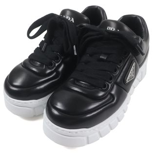 プラダ(PRADA)の未使用品▼PRADA プラダ 2EE386 トライアングルロゴ 三角プレート ロゴ入り パデッドナッパレザー スニーカー ブラック 6 箱付き イタリア製 メンズ(スニーカー)