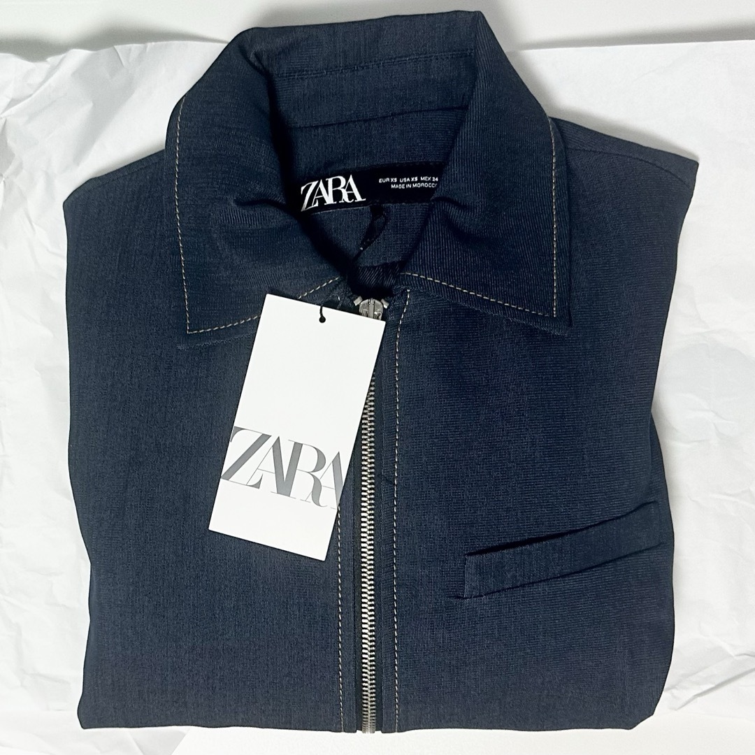 ZARA(ザラ)のZARA ショートジャケット コントラストトップステッチ XSサイズ レディースのジャケット/アウター(Gジャン/デニムジャケット)の商品写真