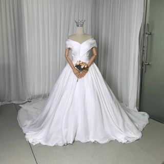 送料無料！ウェディングドレス オフショルダー 編み上げ オフホワイト 結婚式(ウェディングドレス)