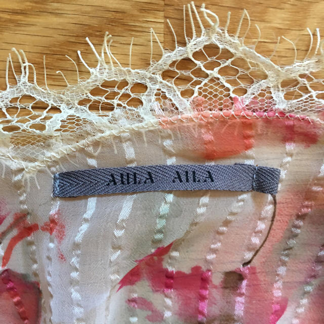 AULA AILA(アウラアイラ)のAULA AILA 花柄ガウン レディースのトップス(カーディガン)の商品写真