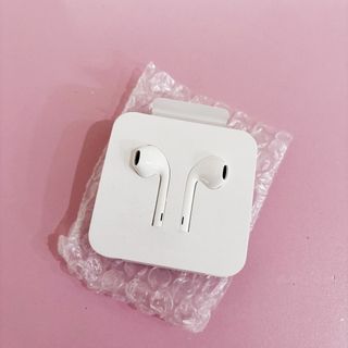アップル(Apple)のApple純正品 USB-C EarPods イヤホン アイホン15有線イヤホン(ヘッドフォン/イヤフォン)