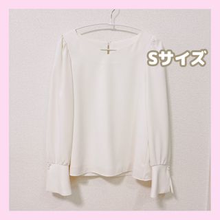 プロポーションボディドレッシング(PROPORTION BODY DRESSING)の美品　プロポーションボディドレッシング　パール付き長袖ブラウス　S   ホワイト(シャツ/ブラウス(長袖/七分))