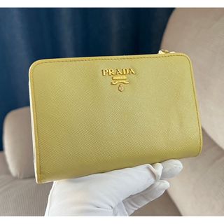 プラダ(PRADA)の正規品　プラダ PRADA 2つ折り財布 小銭入れ付き  イエロー　レモン　夏(財布)