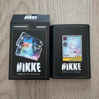 NIKKE メタルバッジ トリナ ポップアップ 海外限定 韓国 勝利の女神(キャラクターグッズ)