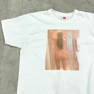 シャワーする後ろ姿　グラフィック　半袖Tシャツ　フルーツ　古着　ホワイト　M(Tシャツ/カットソー(半袖/袖なし))