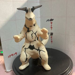 バンダイ(BANDAI)のウルトラシリーズソフビ エレキング バンダイ 高さ13センチ 両手尾っぽ可動(特撮)