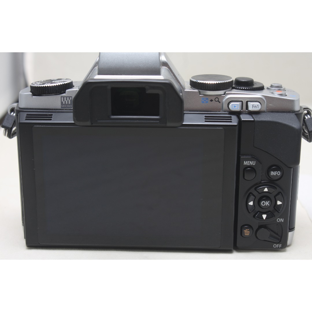 OLYMPUS - オリンパス OM-D E-M5 シルバー シャッター数14,616の