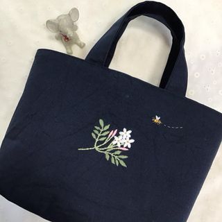 ジャスミンとカモミール　手刺繍トートバッグ(小さめ)  ハンドメイド(トートバッグ)