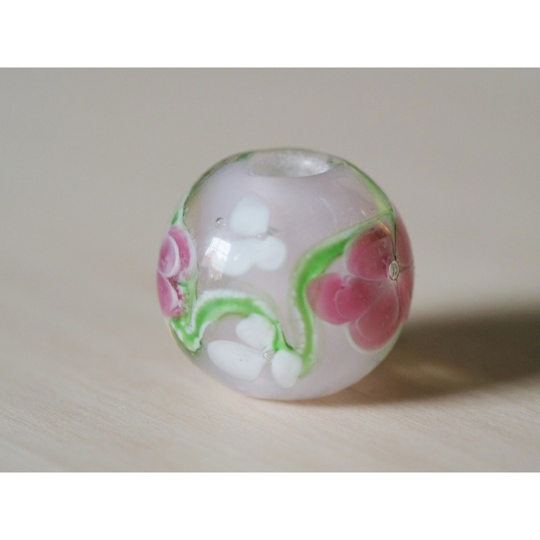 ピンク とんぼ玉　18mm トンボ玉　蜻蛉玉　硝子　ガラス おしゃれ ハンドメイドの素材/材料(各種パーツ)の商品写真