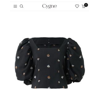シーニュ　完売商品　新品未使用(シャツ/ブラウス(半袖/袖なし))
