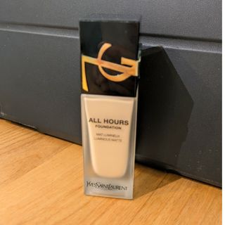 イヴサンローラン(Yves Saint Laurent)のイブ・サンローランオールアワーズリキッドファンデーション　LN4(ファンデーション)