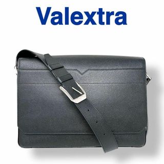 ヴァレクストラ(Valextra)のヴァレクストラ ショルダーバッグ Vライン メッセンジャー レザー ブラック 黒(メッセンジャーバッグ)