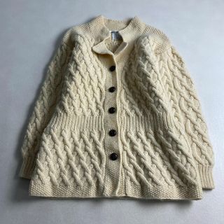 カーディガン　ピュアウール　ハンドニット　ケーブル　くるみボタン　襟付き(カーディガン)