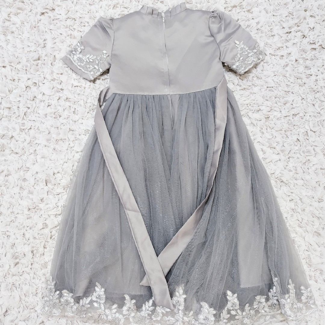キッズ　ドレス　120　グレー　刺繍　レース キッズ/ベビー/マタニティのキッズ服女の子用(90cm~)(ドレス/フォーマル)の商品写真