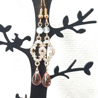 ボルドーのチェコドロップと透かしパーツの姫ピアス(ピアス)