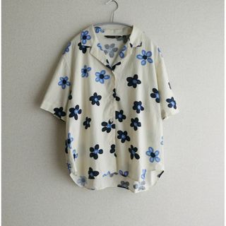 ユニクロ(UNIQLO)のUNIQLO × marimekko　花柄 リネンブレンドオープンカラーシャツ(シャツ/ブラウス(半袖/袖なし))