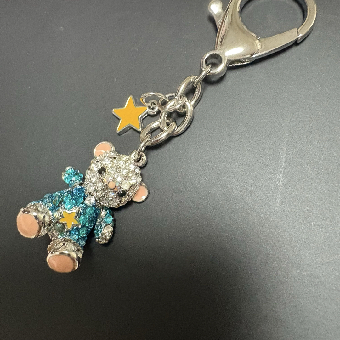 スワロフスキー風 クマ キーホルダー レディースのファッション小物(キーホルダー)の商品写真