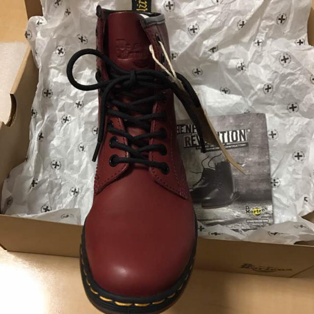 Dr.Martens(ドクターマーチン)の20520→12500 新作 ドクターマーチン 8ホール チェリーレッド UK3 レディースの靴/シューズ(ブーツ)の商品写真