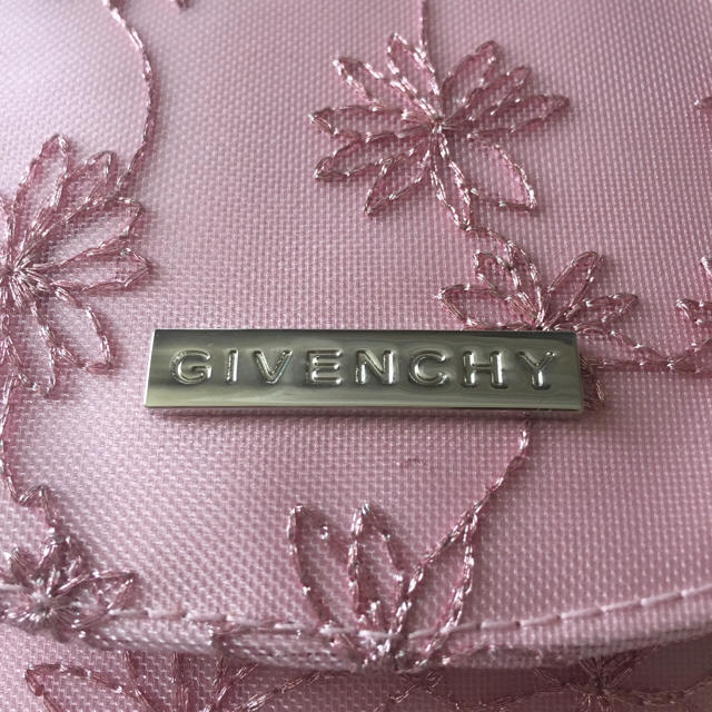 GIVENCHY(ジバンシィ)のGIVENCHY ピンクのポーチ レディースのファッション小物(ポーチ)の商品写真