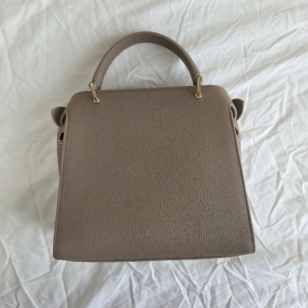 【美品】michino PARIS ルテス　ミニ　ベージュ　ゴールド金具 レディースのバッグ(ハンドバッグ)の商品写真