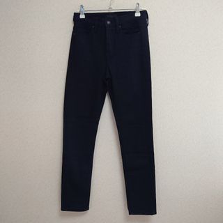 ユニクロ(UNIQLO)のユニクロ　レディース　ハイライズシガレットジーンズ　黒　ブラック　23サイズ(デニム/ジーンズ)