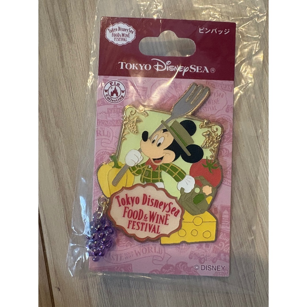 Disney - クッション チップ＆デールとピンバッジセットの通販