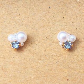 パールビジュー ボリュームパール ライトサファイア 小ぶり ピアス イヤリング(イヤリング)