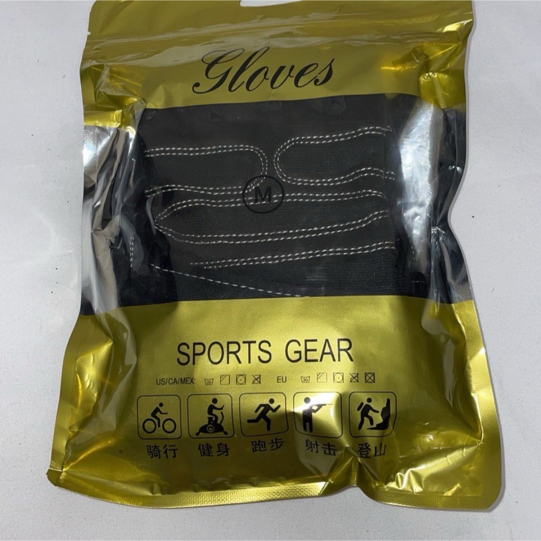 トレーニンググローブ黒×白　Mサイズ スポーツ/アウトドアのトレーニング/エクササイズ(トレーニング用品)の商品写真